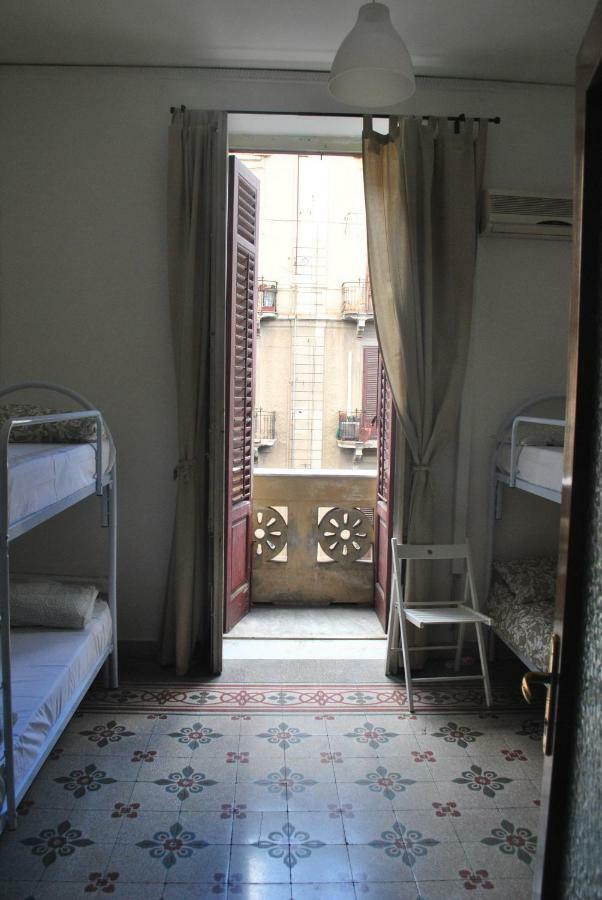 Sunrise Hostel & Rooms Palermo Bagian luar foto