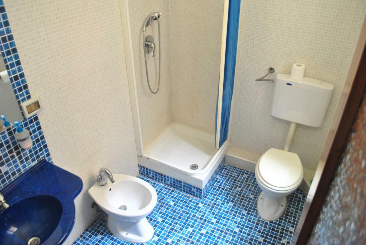 Sunrise Hostel & Rooms Palermo Bagian luar foto